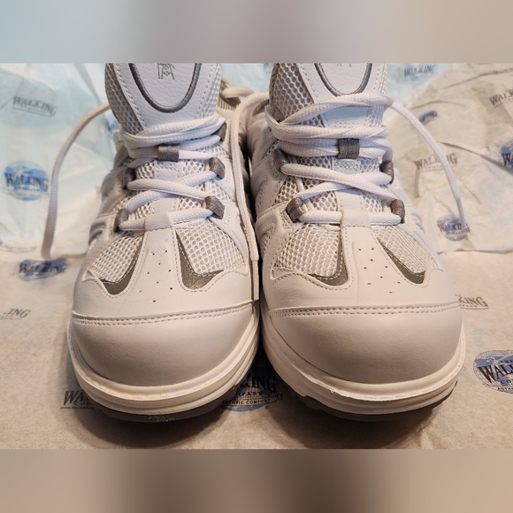 New in Box Women's MBT Sport 2 White Sz 9.5 - Picture 6 of 11